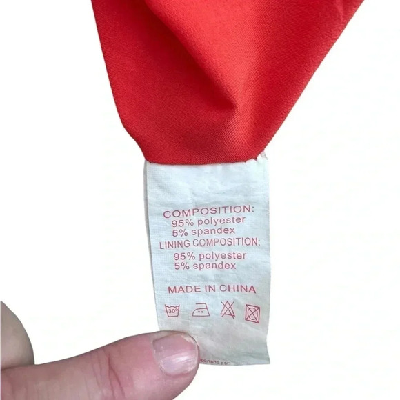 Red/Orange Flowy Butterfly Pleated Shorts. Size medium - Picture 9 of 10